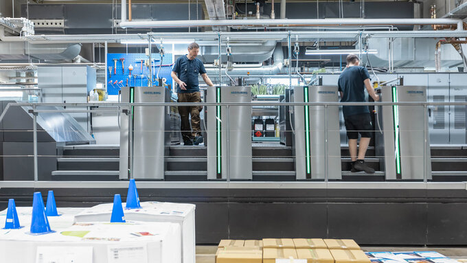 Bogenoffset-Maschine-Personen-004.jpg Bogenoffset-Maschine-Personen-004.jpg